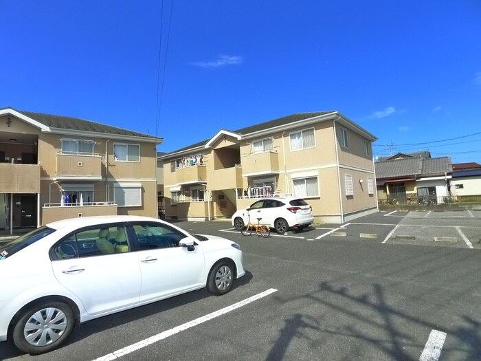 物件外観写真3　(駐車場)