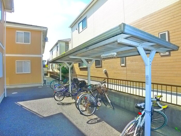 物件外観写真4　(駐輪場)