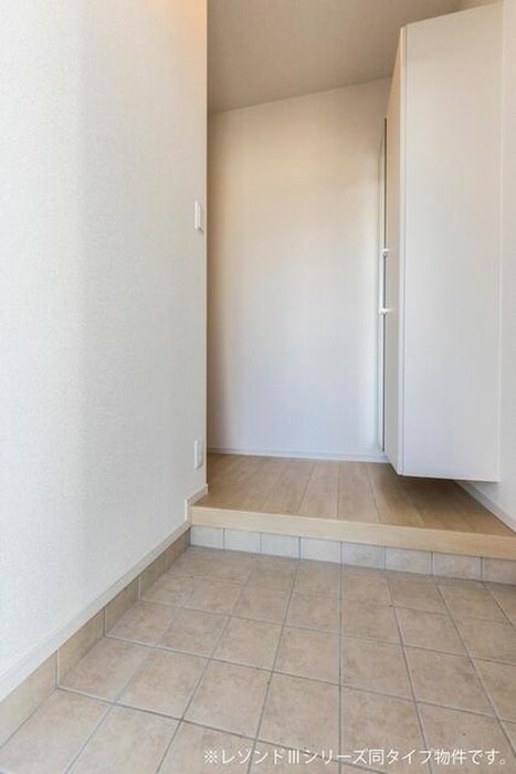 物件内観写真13　(玄関)