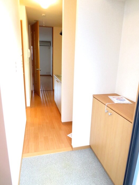 物件内観写真7　(玄関)