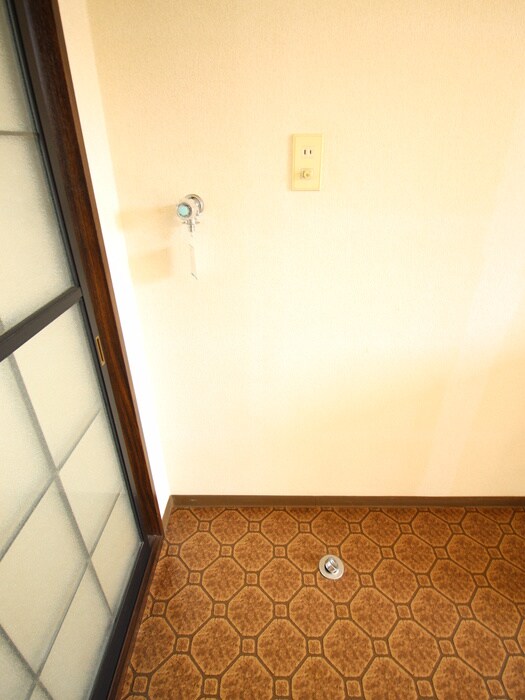 物件内観写真11　(洗濯機置場)