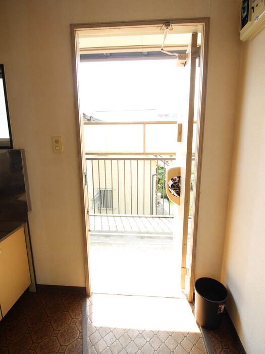 物件内観写真12　(玄関)