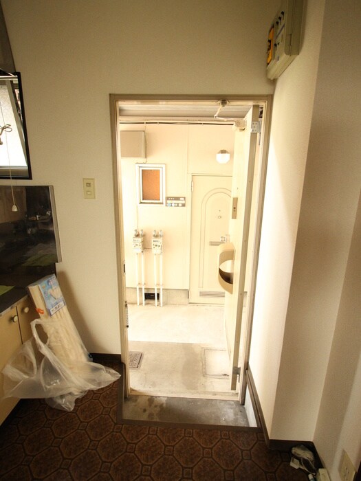 物件内観写真12　(玄関)