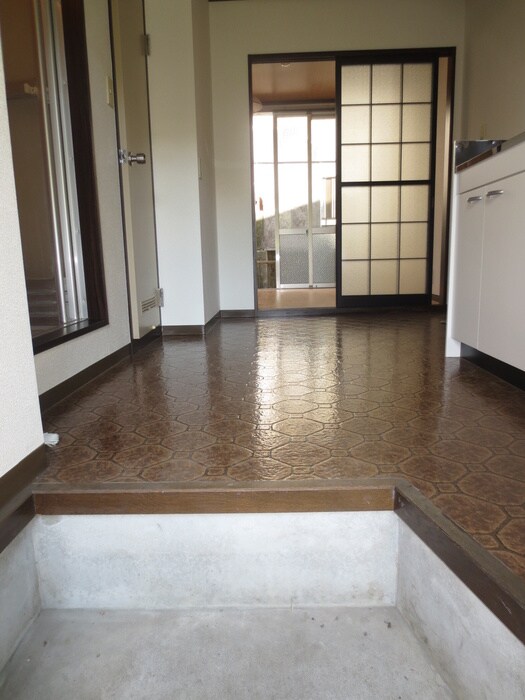 物件内観写真16　(玄関)