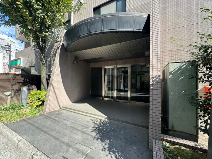 物件外観写真3　(エントランス部分)