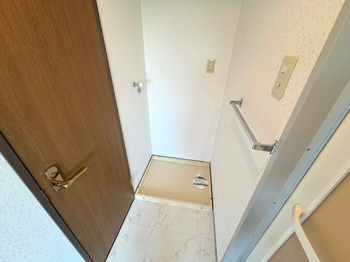 物件内観写真17　(洗濯機置場)