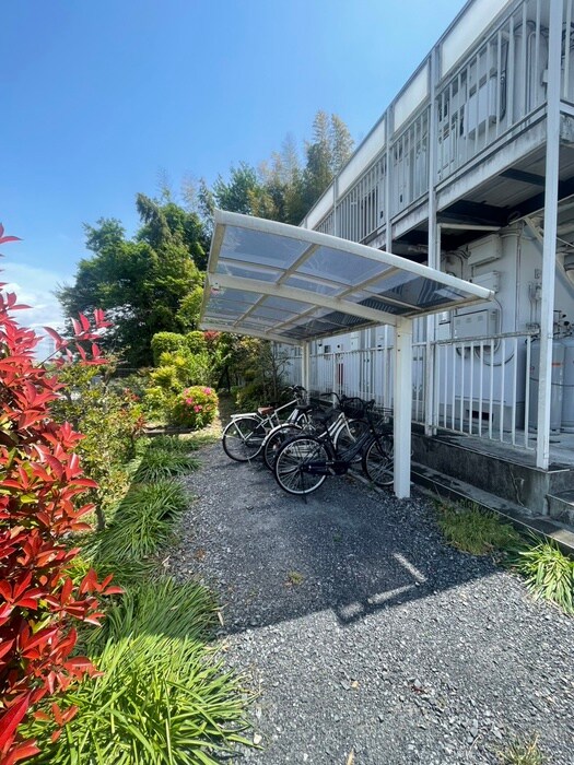 物件外観写真4　(駐輪場)