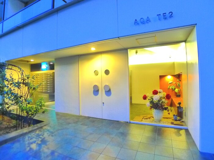 物件外観写真3　(エントランス部分)