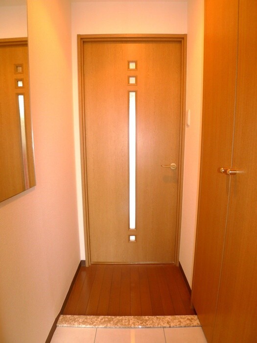 物件内観写真15　(玄関)