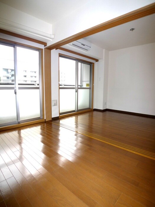 物件内観写真17　(室内からの展望)
