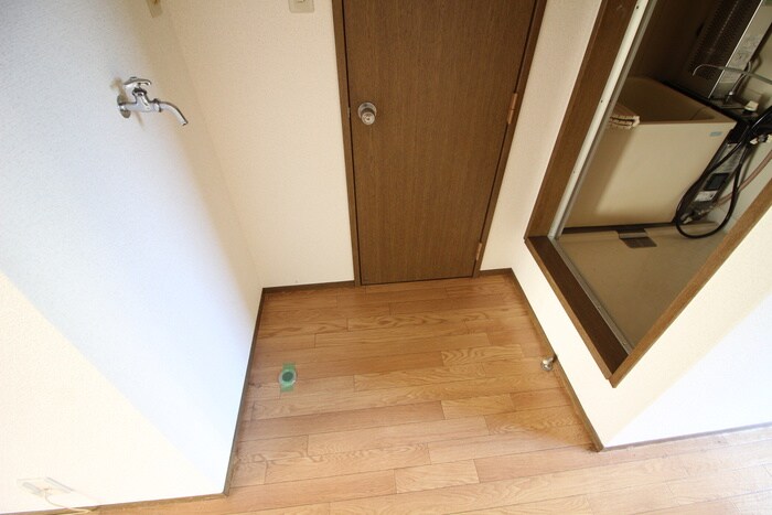 物件内観写真12　(洗濯機置場)