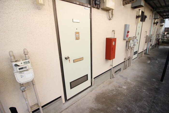 物件内観写真13　(玄関)