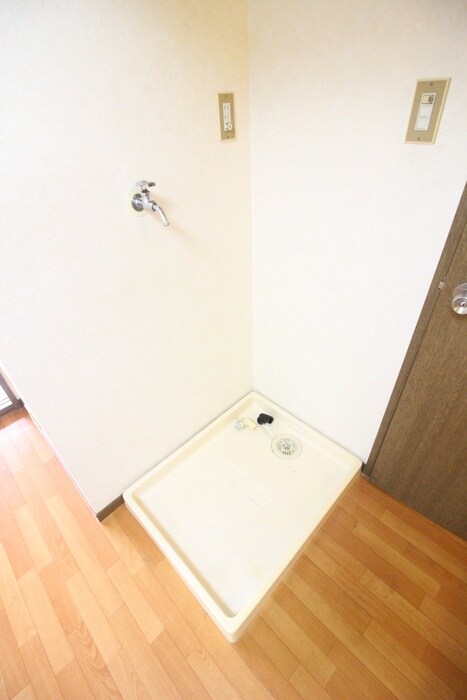 物件内観写真14　(洗濯機置場)