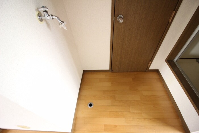 物件内観写真17　(洗濯機置場)