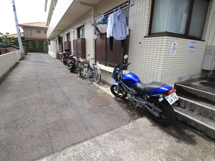 物件外観写真3　(駐輪場)