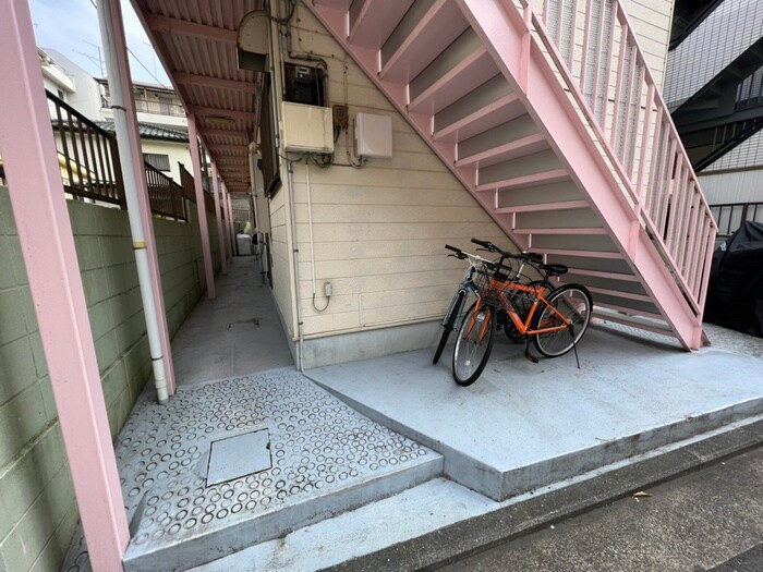 物件外観写真4　(エントランス部分)