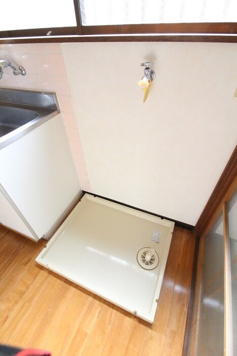 物件内観写真16　(洗濯機置場)