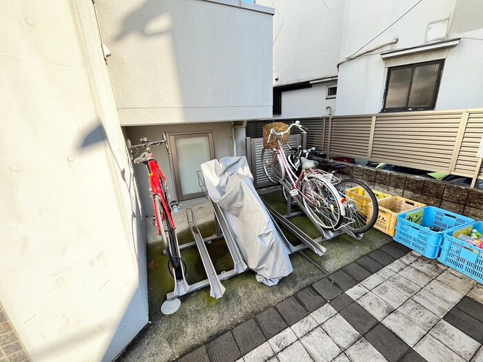 物件外観写真5　(駐輪場)