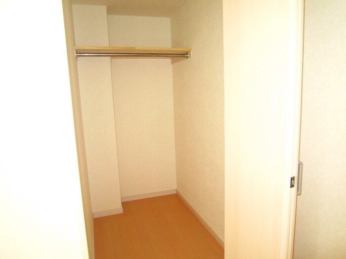 物件内観写真12　(収納)