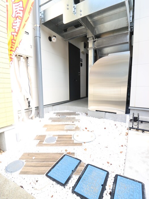 物件外観写真4　(エントランス部分)