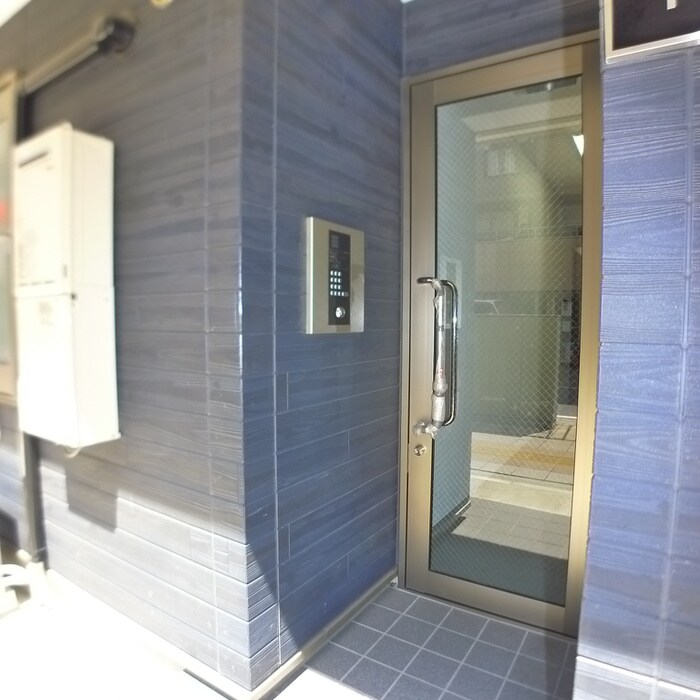 物件外観写真2　(エントランス部分)