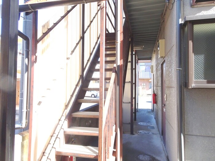 物件外観写真5　(エントランス部分)