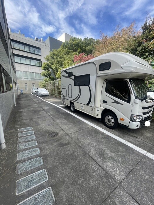 物件外観写真5　(駐車場)