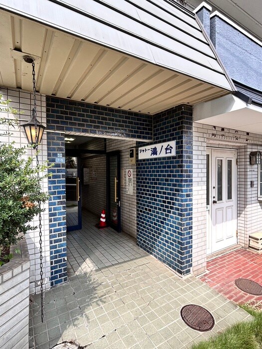 物件外観写真4　(エントランス部分)