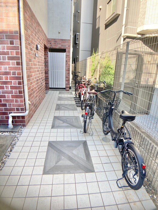 物件外観写真4　(駐輪場)