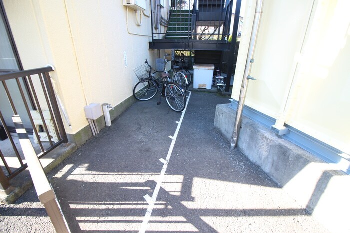 物件外観写真2　(駐輪場)