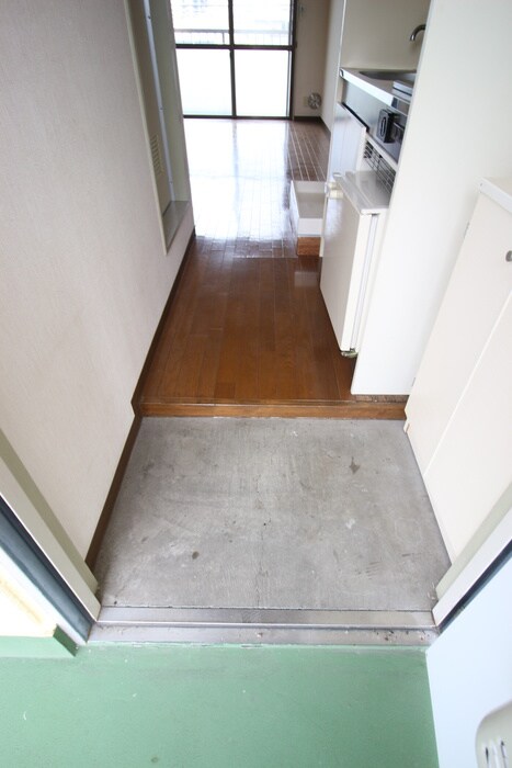 物件内観写真13　(玄関)