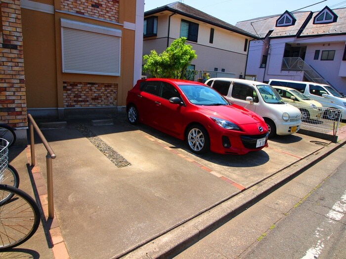 物件外観写真3　(駐車場)