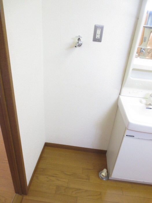 物件内観写真13　(洗濯機置場)