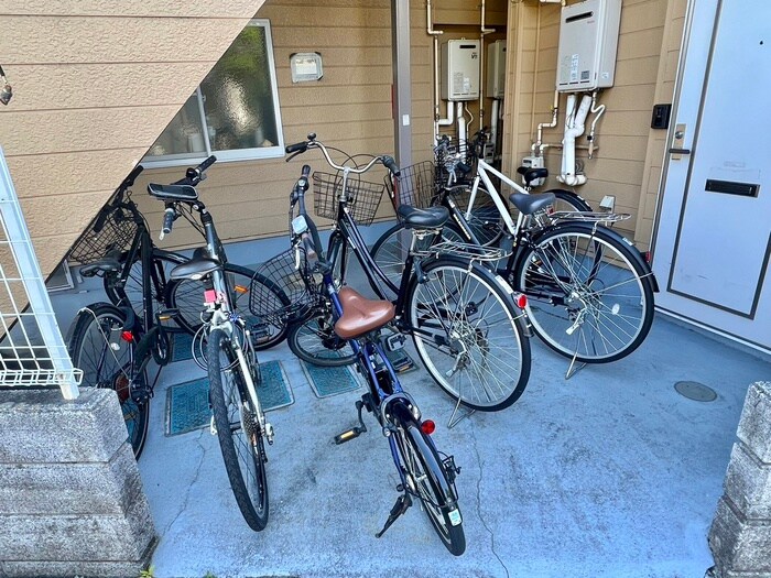 物件外観写真4　(駐輪場)