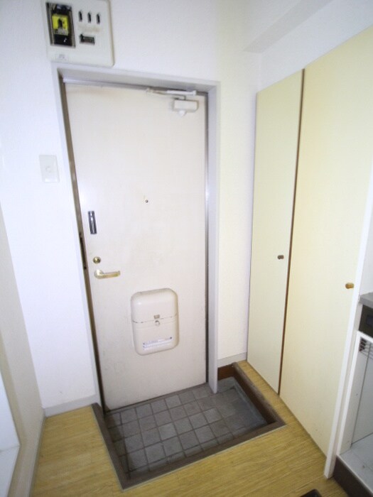 物件内観写真13　(玄関)