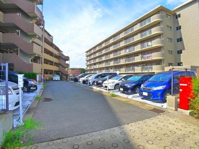 物件外観写真3　(駐車場)