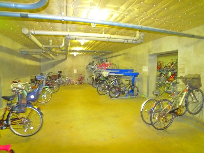 物件外観写真4　(駐輪場)