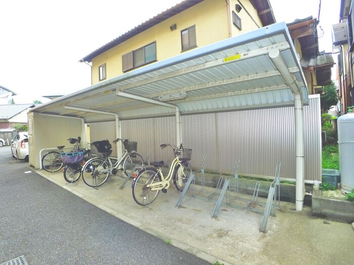 物件外観写真4　(駐輪場)