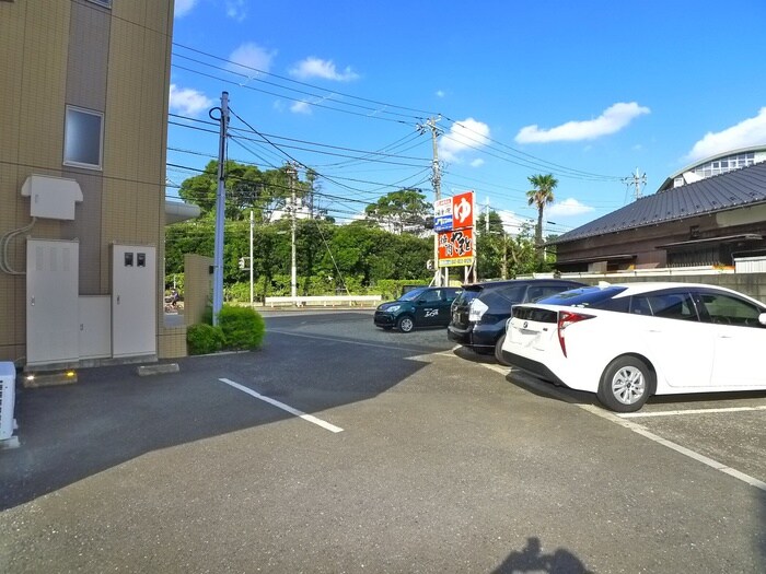 物件外観写真6　(駐車場)