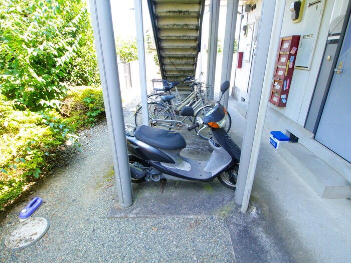 物件外観写真4　(駐輪場)