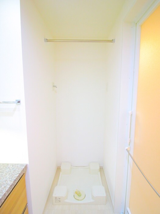 物件内観写真12　(洗濯機置場)