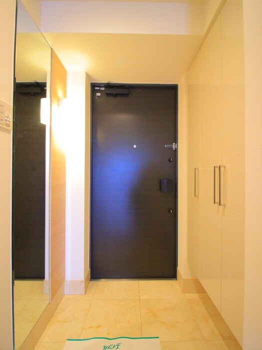 物件内観写真14　(玄関)