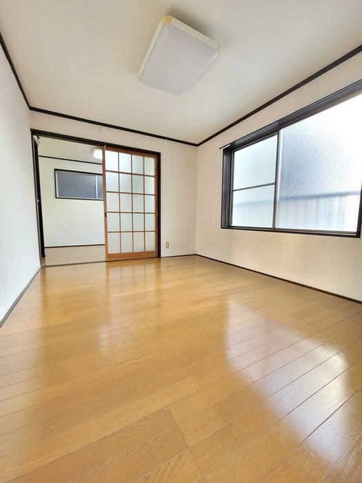 物件内観写真8　(室内からの展望)