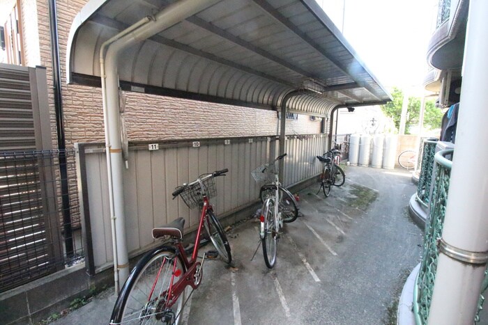 物件外観写真4　(駐輪場)