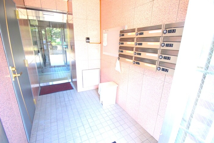 物件外観写真5　(エントランス部分)