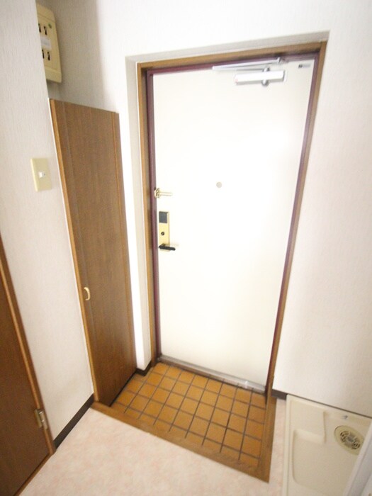 物件内観写真18　(玄関)