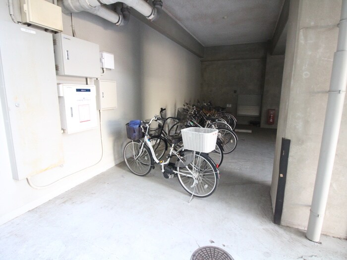 物件外観写真4　(駐輪場)