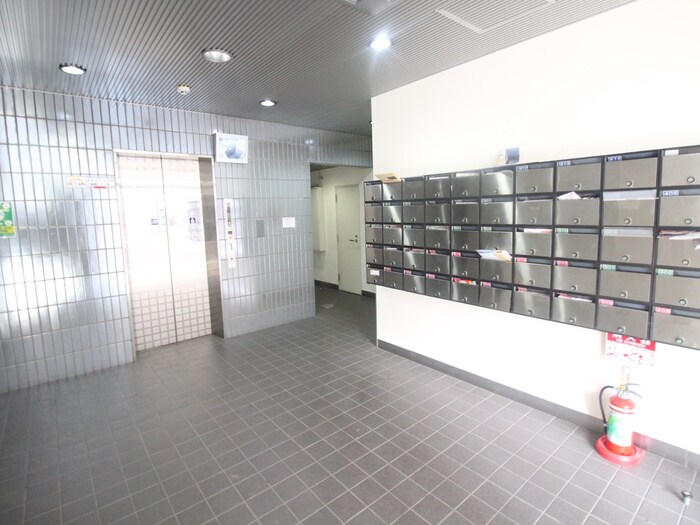 物件外観写真6　(エントランス部分)