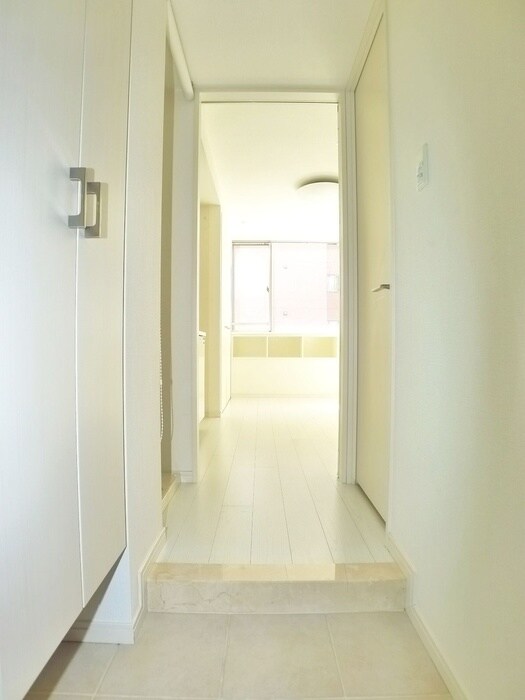 物件内観写真7　(玄関)