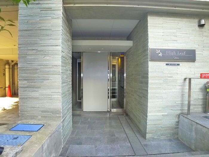 物件外観写真4　(エントランス部分)